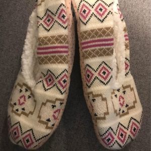 Women’s new with tag Aztec print soft plush lined ballet slippers size M/L